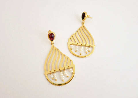 Magical, gold-plated, dancing 'jhalar' pearl earrings - Lai