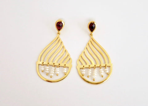Magical, gold-plated, dancing 'jhalar' pearl earrings