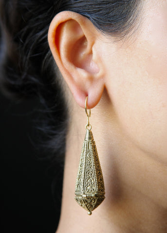 Magnificent, long, gold-plated brass amuletic earrings - Lai