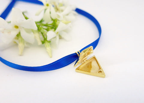 NEW! Chic and dainty triangular locket pendant - Lai