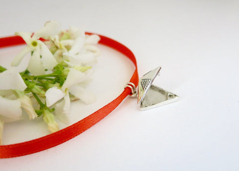 NEW! Chic and dainty triangular locket pendant - Lai