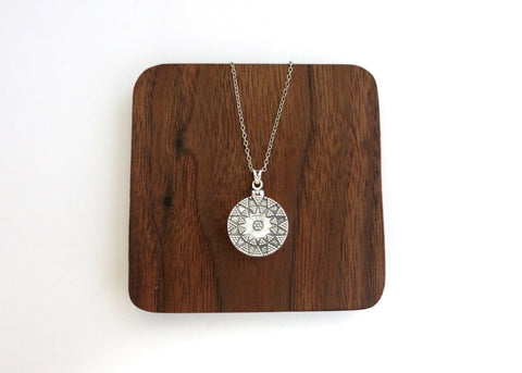 NEW! Gorgeous round locket pendant - Lai