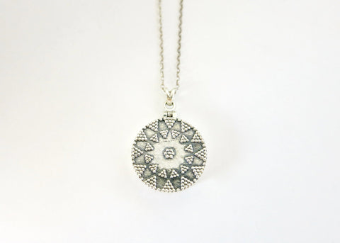 NEW! Gorgeous round locket pendant - Lai