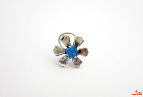 Not-shy, floral nose pin with a square blue stone - Lai