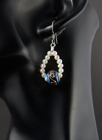 Playful, pearl loop earrings with enamel bead (available in 2 colorways) - Lai