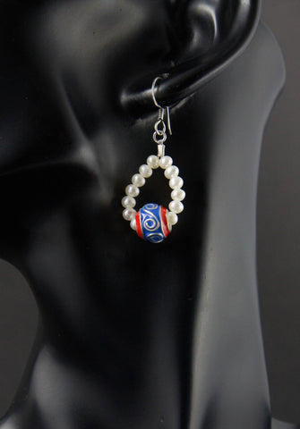 Playful, pearl loop earrings with enamel bead (available in 2 colorways) - Lai