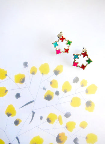 Quirky, enamel flower circular studs - Lai