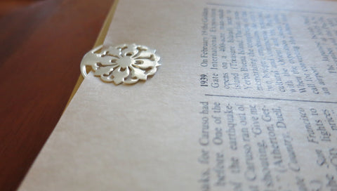 Small, round, floral pattern cutwork Bookmark - Lai