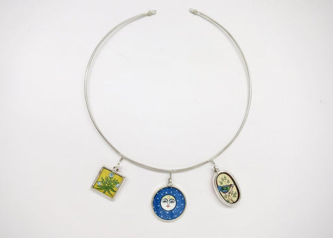 Story-rich, head-turning, hasli (neck ring) with miniature painting pendants - Lai