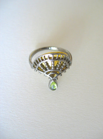 Stunning, dainty, dual-tone mehndi inspired ring with green peridot - Lai