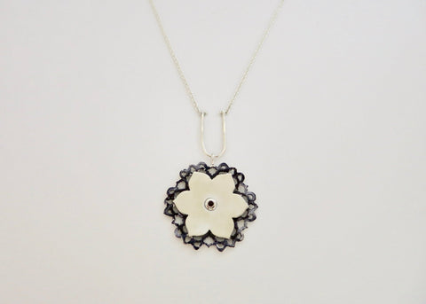 Stunning, dual-tone, Mughal lotus necklace