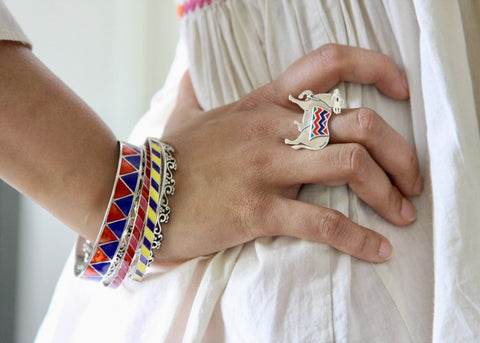 Stunning, enamel 'gau' (cow) statement ring - Lai