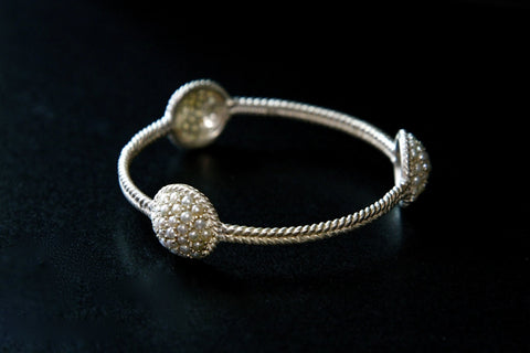 Stunning, pearls-encrusted, three domes bangle - Lai