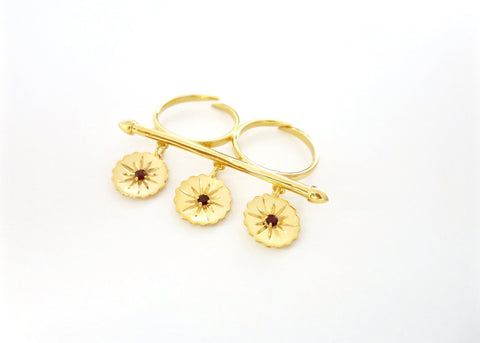Stunning, playful, gold-plated two finger ring - Lai