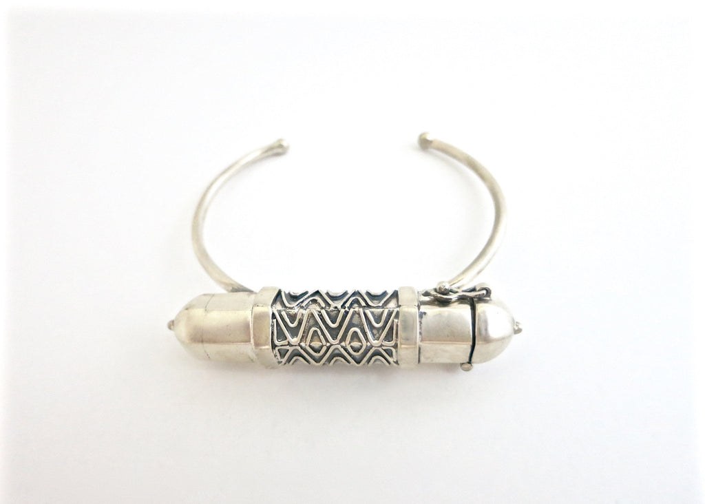 Stunning, tribal-chic, tubular sterling silver amuletic bracelet - Lai