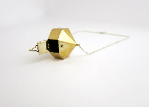 Super chic, minimalist, polygon locket in gold-plated brass with sterling silver chain - Lai