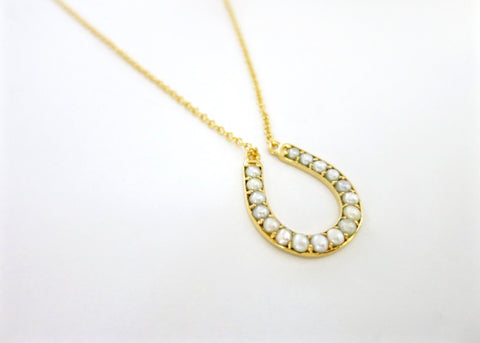 Timeless, pearl encrusted, gold plated horse-shoe pendant necklace - Lai