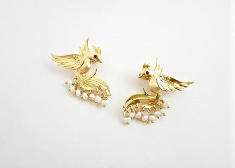 Timeless, pearl fringed, gold-plated Victorian bird earrings - Lai