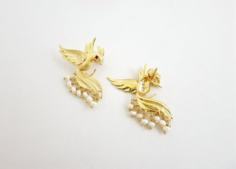 Timeless, pearl fringed, gold-plated Victorian bird earrings - Lai
