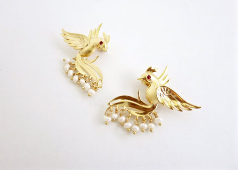 Timeless, pearl fringed, gold-plated Victorian bird earrings - Lai