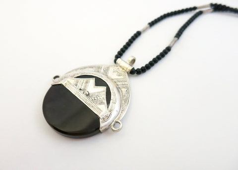 Tribal African oval marooon Tuareg pendant necklace - Lai