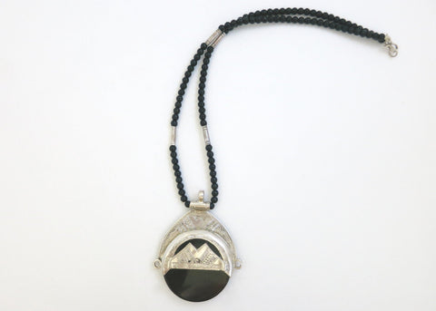 Tribal African oval marooon Tuareg pendant necklace - Lai