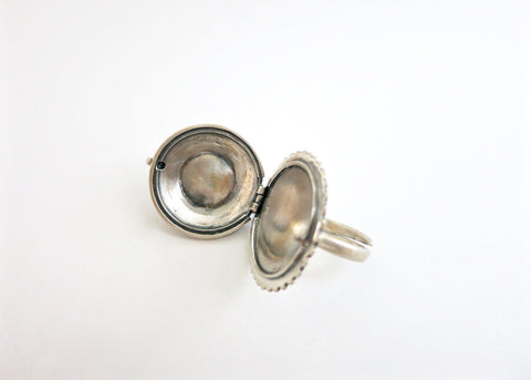 Tribal-chic, flat top dome, sterling silver amulet ring - Lai
