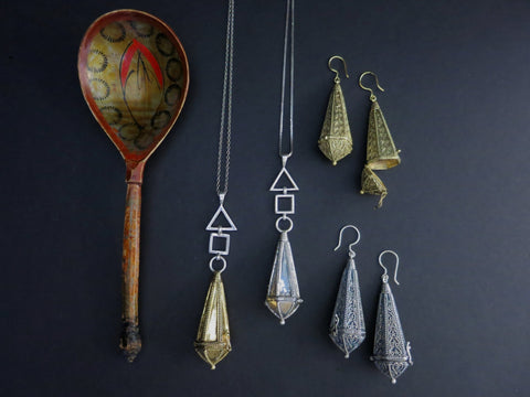 Unique, bi-metal, long amuletic pendant, in gold-plated brass and sterling silver - Lai