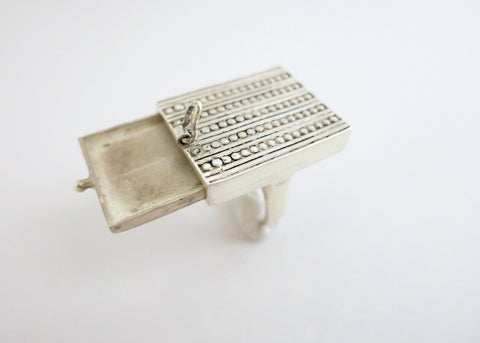 Unique, rectangular sterling silver drawer ring - Lai
