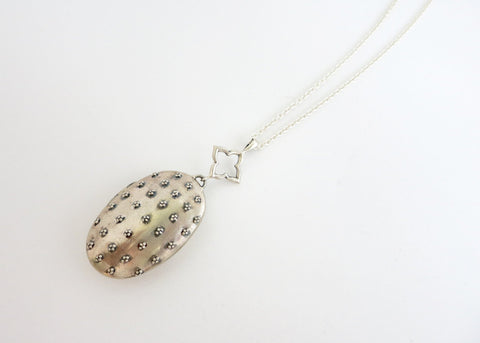 Victorian-era inspired, beautiful locket pendant with fine granulation work - Lai