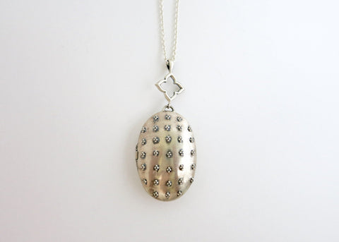 Victorian-era inspired, beautiful locket pendant with fine granulation work - Lai