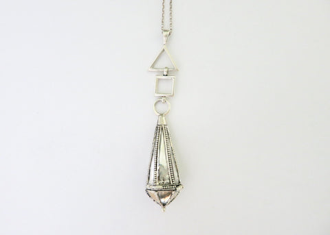 Vintage-chic, long amuletic pendant in sterling silver with fine granulation work - Lai
